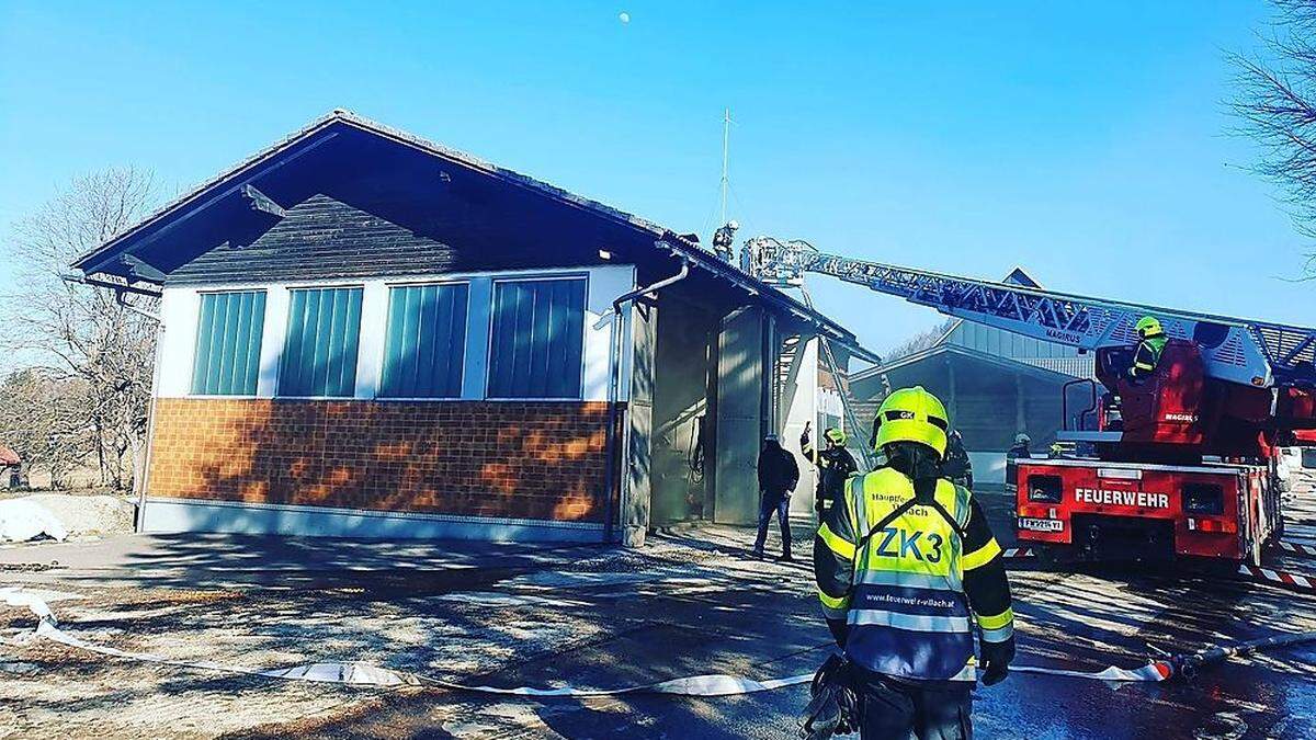 Die Hauptfeuerwache stand mit ihrer Drehleiter im Einsatz