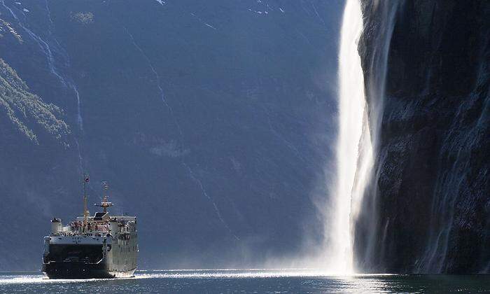 Schiffsreisen am Geirangerfjord sind beliebt. Auch weil sie ermöglichen, die „Sieben Schwestern“–Wasserfälle aus der Nähe zu betrachten