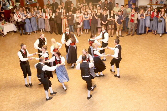 ... die Volkstanzgruppe Wabelsdorf ... 
