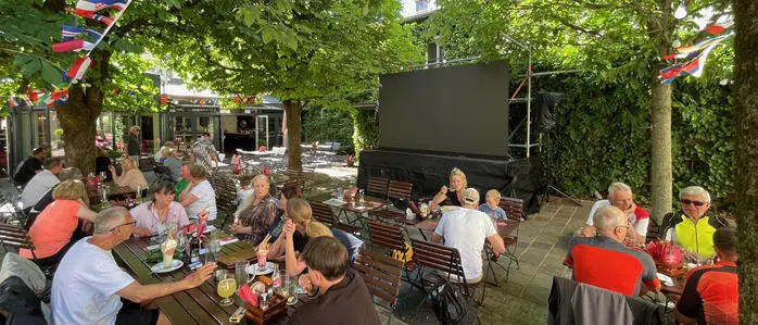 Der Brauhof-Gastgarten ist schon auf die WM „eingestimmt“