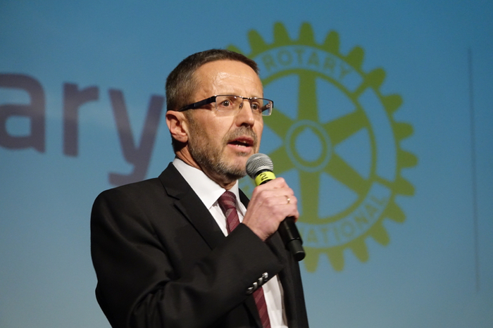 Der künftige Präsident des "Rotary Club Weiz" begrüßte in Vertretung der erkrankten Präsidentin Irmgard Prassl Rotarier aus acht Nationen und zahlreich gekommenen Konzertbesucher.
