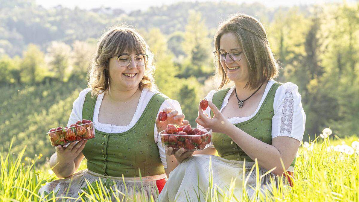 Kristin I. (rechts) und Andrea I. sind die frisch gekürten steirischen Obsthoheiten