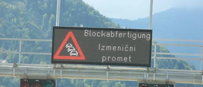 Stau im Urlauberverkehr bei der Karawankenautobahn 