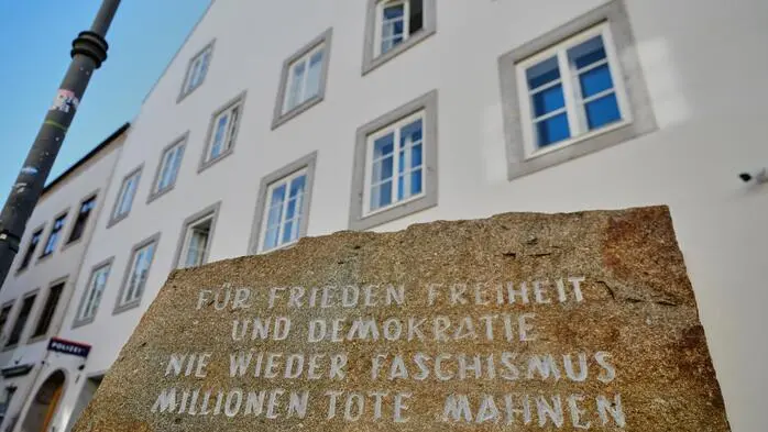 Im Geburtshaus von Adolf Hitler in Braunau am Inn wurde eine neue Polizeistation eingeweiht