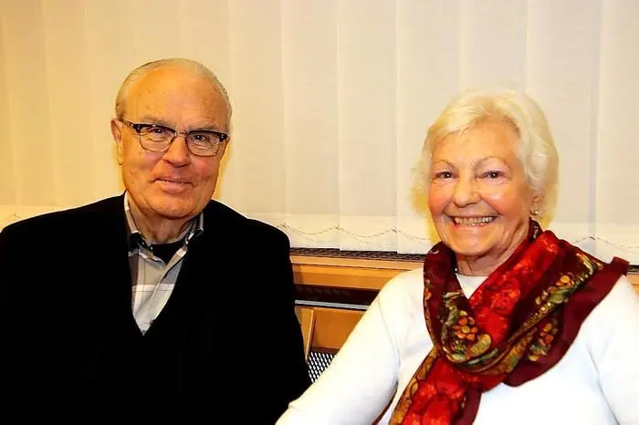 Unter Besuchern waren unter anderen die Künstler Siegfried Amtmann und Margarete Arvay, ... 