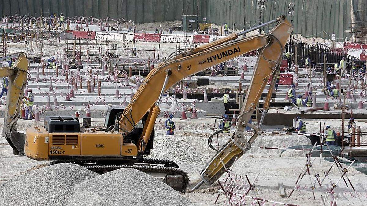 Die Arbeitsbedingungen auf den Baustellen Katars werden vielerorts als sehr problematisch eingestuft.
