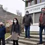 Volksschule Straßburg als möglicher Test-Ort: Schulwart Helmut Hofer, Gemeindebedienstete Elisabeth Sabitzer, Amtsleiter Hoi und Bürgermeister Franz Pirolt (von links)