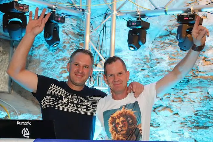 Der „DJ Tomy“ alias Thomas Habernig und Herbert Sacherer hatten in der Säulen-Disco bis in die frühen Morgen mit fetten Beats den zahlreichen Besuchern eingeheizt!