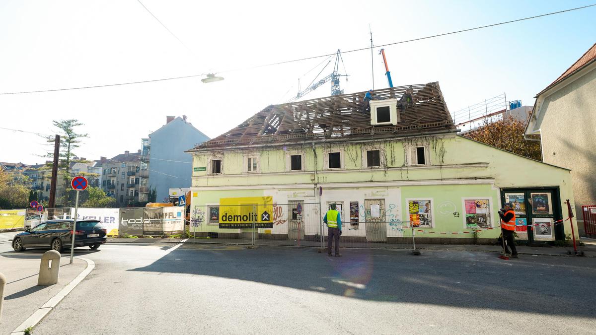 Das Haus am Dietrichsteinplatz 8 wird abgerissen, Nachbarhäuser wurden bereits in den vergangenen Jahren dem Erdboden gleichgemacht