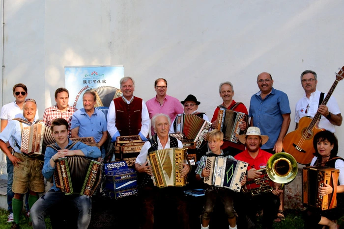 Das Unternehmen Rutar Harmonika aus Sittersdorf präsentierte seine schönsten Harmonikas.