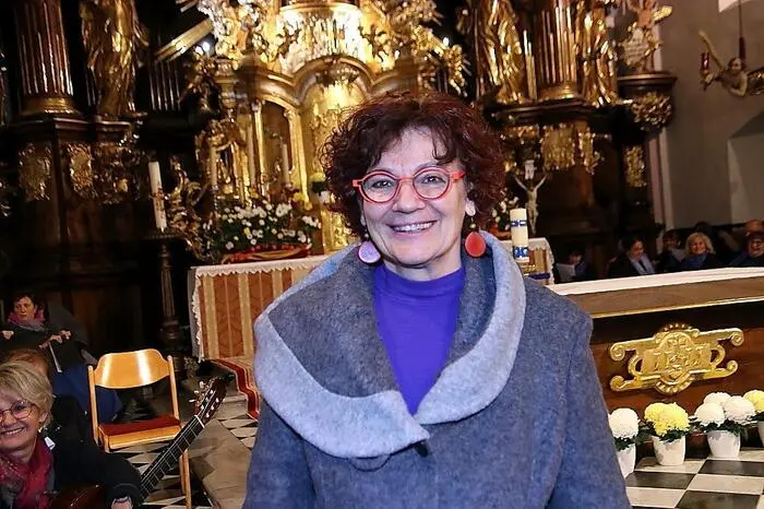 .... als dort am vergangenen Samstag 14 Chöre zum von der Bezirkschorleiterin Ida Hafner (Foto) organisierten Bezirkssingen aufsangen.