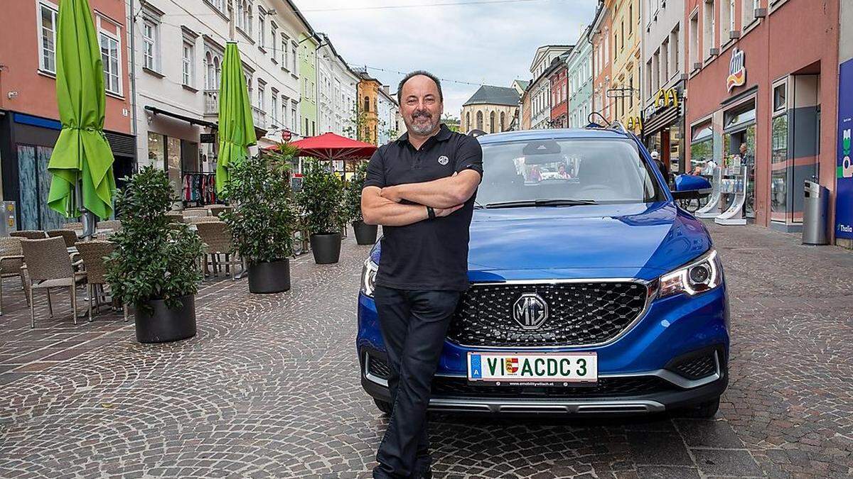 Die ersten Fahrzeuge sind im Autohaus Lindner bereits eingetroffen. Für Auskünfte rund um MG steht Rüdiger Schwab gerne bereit