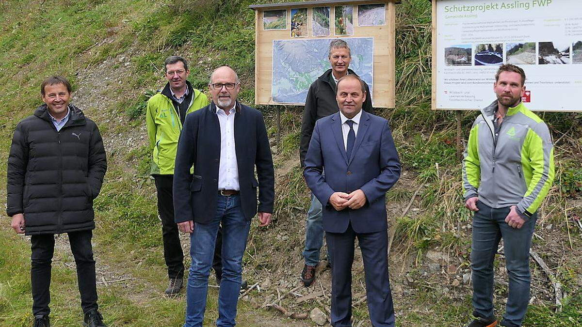 Harald Haider, Walter Gebhard, Bernhard Schneider, Josef Fuchs, Josef Geisler und Hanspeter Pussnig beim Ortsaugenschein	