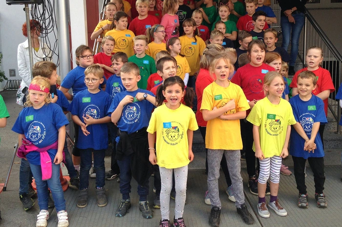 ...wieder zu einer festlichen Eröffnung des neuen Schuljahres ein.