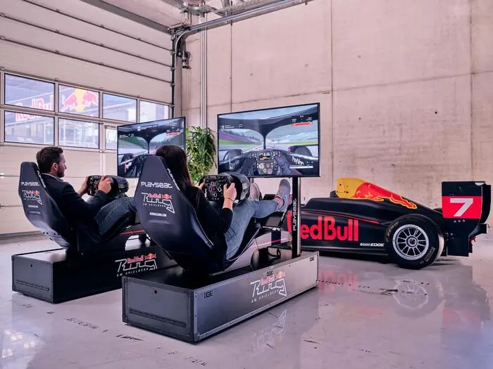 In den Red Bull Ring Playseats können Fans selbst virtuell auf die Rennstrecke gehen und dabei echtes
Rennsport-Feeling erleben