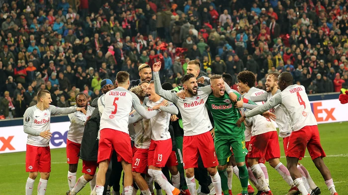 Mit einer äußerst engagierten Vorstellung brachten die "Bullen" den Vorteil des 2:1-Auswärtssiegs über die Bühne und machten damit die Sensation gegen den deutschen Großclub trotz mehrerer vergebener Torchancen verdientermaßen perfekt.