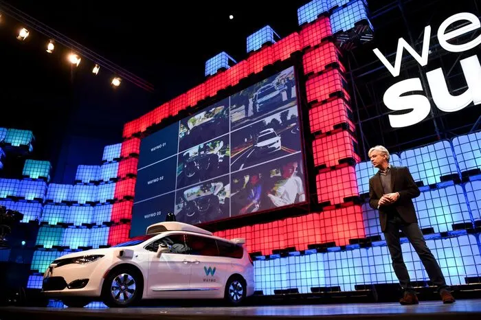 Waymo experimentiert in Phoenix mit einem Fahrdienst für Einwohner. Die Firma, in der die Entwicklung der einstigen Google-Roboterautos gebündelt wurde, will ihre Technologie zum autonomen Fahren Autoherstellern anbieten.