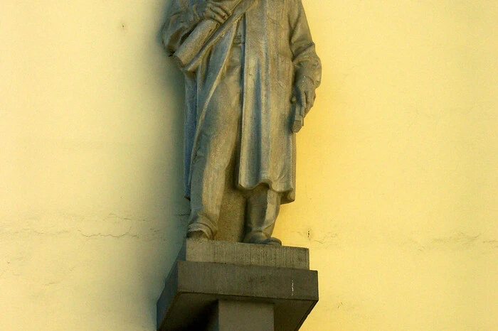 "Der geistige Arbeiter" beim Tor 1 der ehemaligen Elin