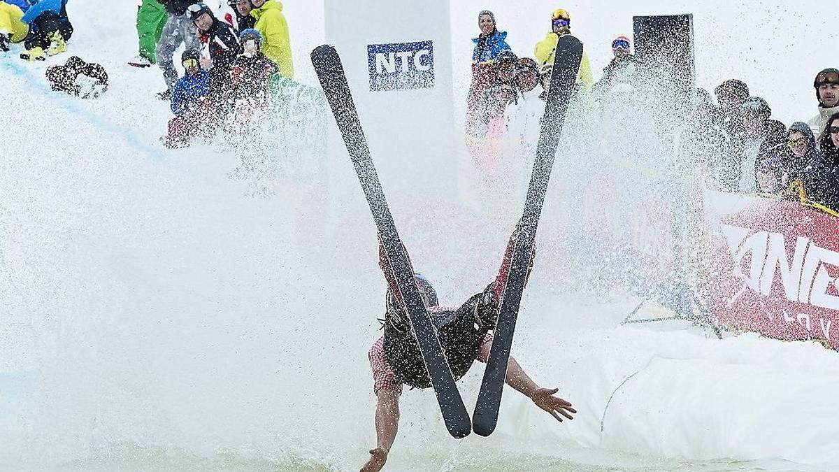 &quot;Pack die Badehose ein&quot; beim Waterslide Contest