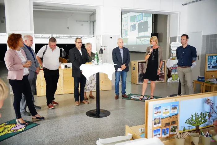 Bürgermeister Helmut Leitenberger, die Landtagsabgeordneten Caroline Schweiner und Christian Cramer sowie Fritz Hofer vom Klimabündnis Steiermark eröffneten die Ausstellung.