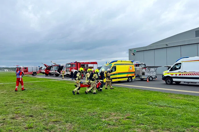 ... bei einem simulierten Flugzeugabsturz haben letzten Freitag verschiedene Behörden, Dienststellen und Einsatzorganisationen am Flughafen Graz erfolgreich für den Ernstfall geübt.