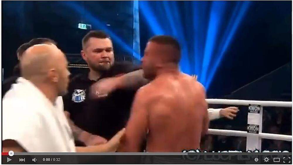 Boxer Klimenta, verprügelt vom Coach des Gegners