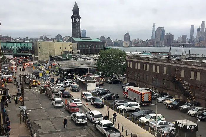Der Bahnhof von Hoboken mit Blick auf den Hudson River