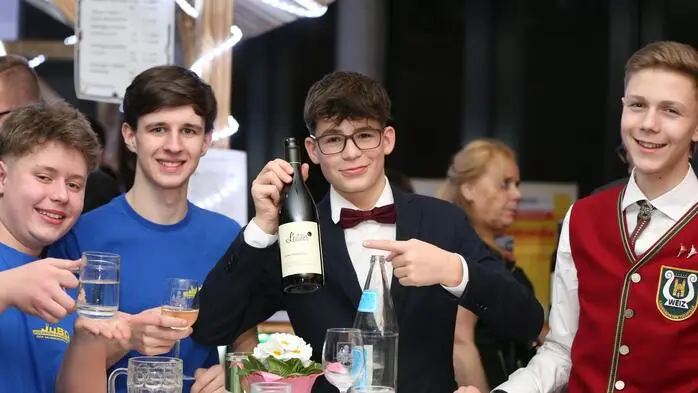 Jung und Alt feierten beim Stadt-Land-Ball im Kunsthaus Weiz