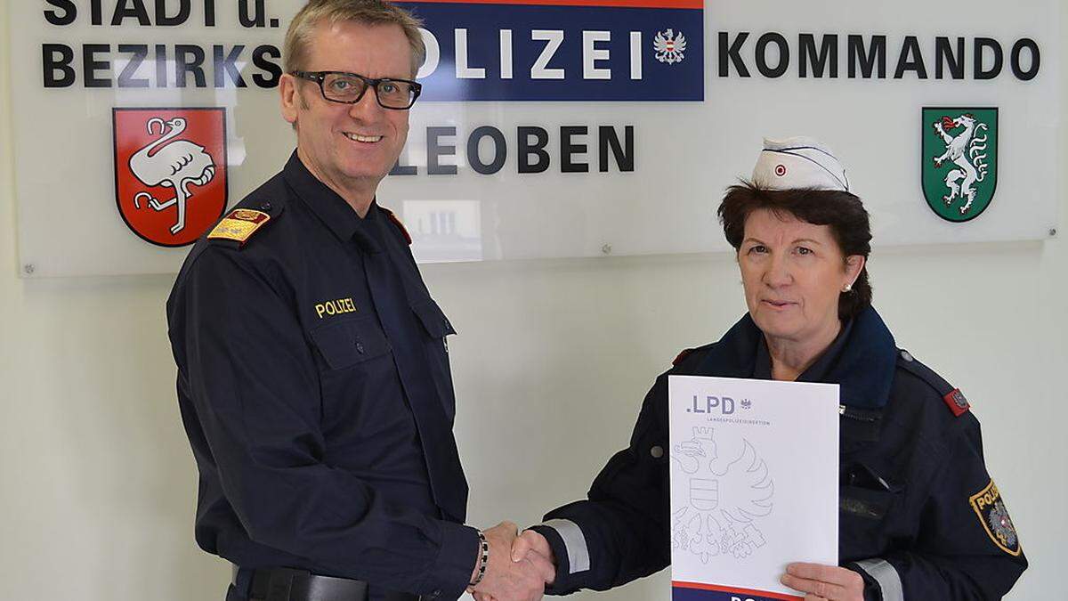Karl Holzer, Stadt- und Bezirkspolizeikommandant von Leoben, mit Edith Kloibhofer