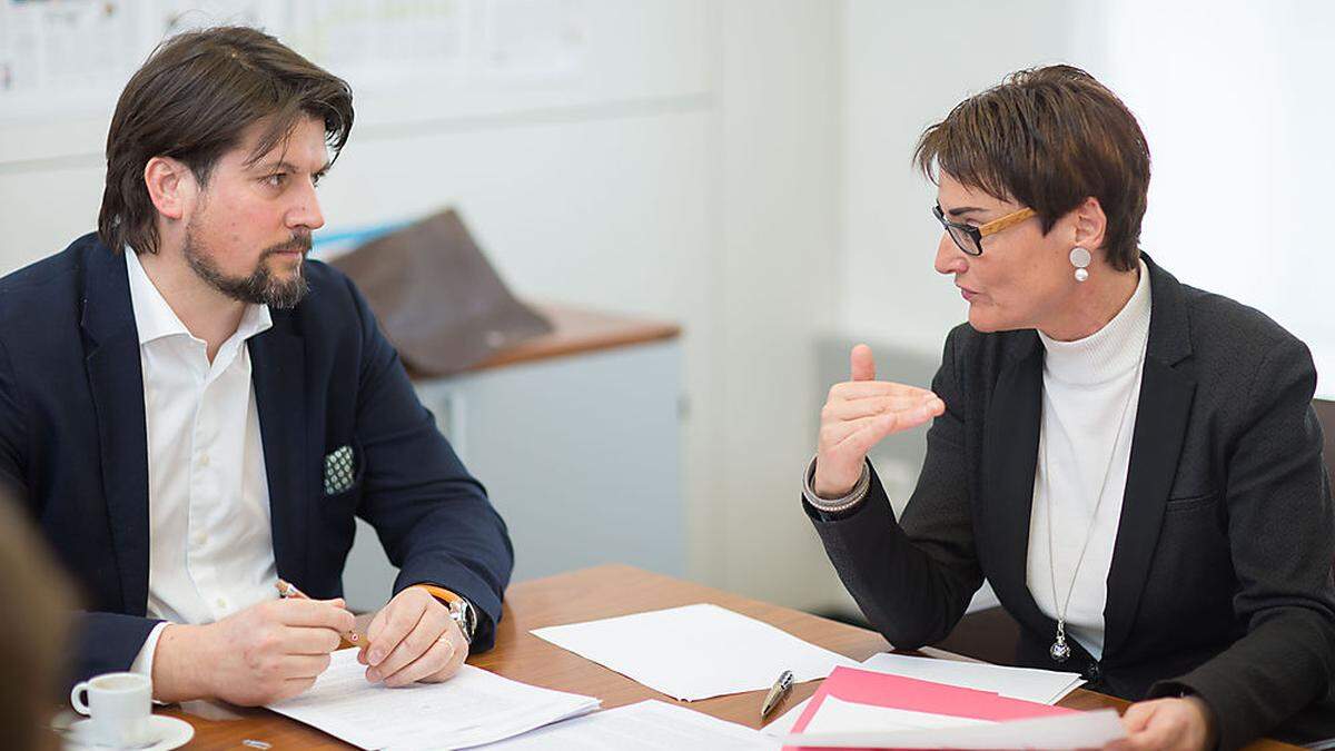 Beate Prettner und Christoph Kulterer kamen zum Streitgespräch in den Newsroom der Kleinen Zeitung