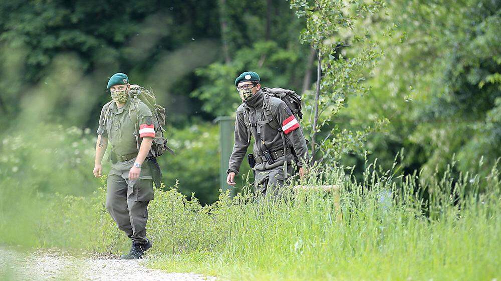 Steirische Milizsoldaten bei ihrem Einsatz entlang der Grenze bei Bad Radkersburg
