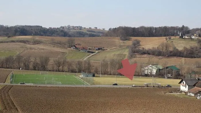 Der Pfeil zeigt auf den Standort des neuen Stadions