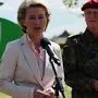 Von der Leyen mit Bundeswehr General Volker Wieker