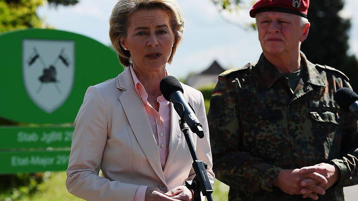 Von der Leyen mit Bundeswehr General Volker Wieker