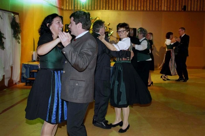 An diesem steirischen Abend werden die Jagdstiefel in die Ecke gestellt und sehr zur Freude der Damen gegen Tanzschuhe ausgetauscht.