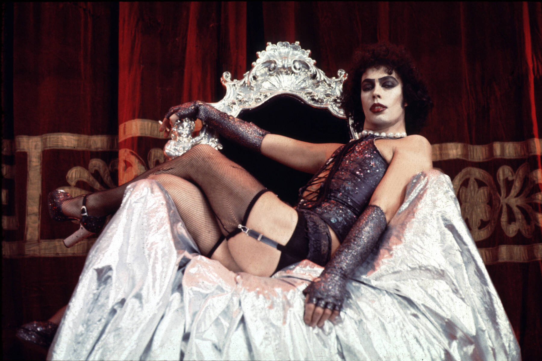 Berühmt als Frank N. Furter: Tim Curry: Kultfigur der „Rocky Horror Show“ wird 80