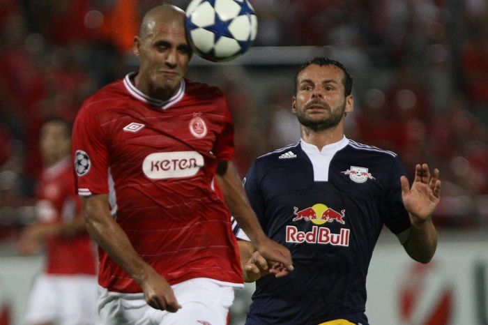 In der Saison 2010/2011 wurde in der zweiten Qualifikationsrunde HB Torshavn eliminiert (5:0, 0:1). Gegen Omonia Nikosia hatten die Bullen in der dritten Runde auch noch das bessere Ende für sich (1:1, 4:1). Gegen Hapoel Tel Aviv war dann aber Schluss. Zu Hause verloren die Salzburger mit 2:3, auswärts war ein 1:1 zu wenig. Aufstellung in Tel Aviv: Tremmel - Afolabi, Schwegler, Sekagya, Svento - Leitberg, Mendes da Silva, Pokrivac - Ngwat-Mahop, Wallner, Zarate.