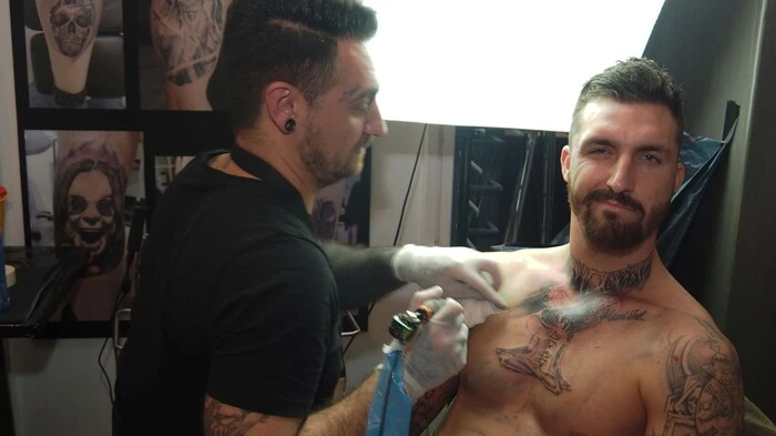 Die zweitägige Tattooconvention auf der Schleppe lockt seit Samstag wieder viele an, die sich von einem der international tätigen Künstler eine bleibende Erinnerung auf der Haut verpassen lassen wollen.