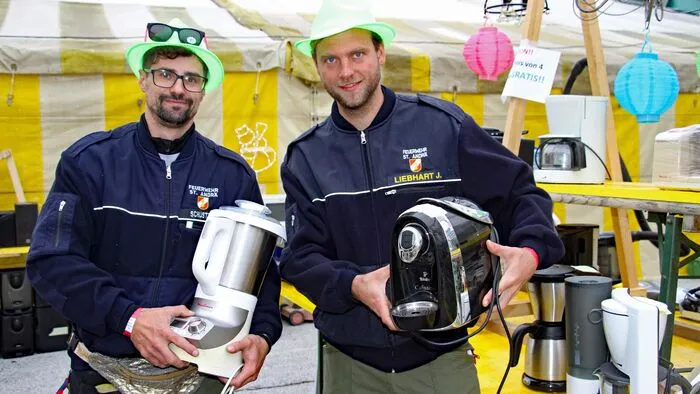 Da haben sich die St.Andraer Florianijünger aber fest ins Zeug gehaut und haben einen großartigen Fetzenmarkt aufgebaut. Sie waren aber auch geschickte Verkäufer.
