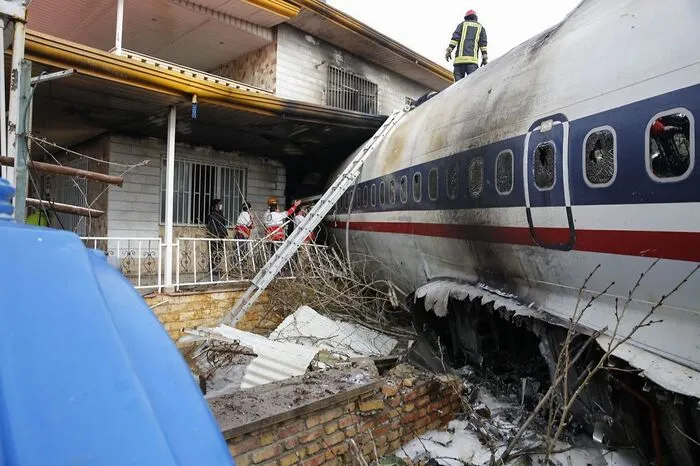 Wie die Nachrichtenagenturen Fars und Tasnim berichteten, kam das mit Fleisch beladene Militärflugzeug aus Kirgistans Hauptstadt Bischkek.