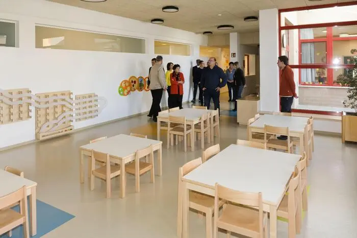 Der gesamte Standort wurde auch mit entsprechenden Kindermöbeln, Spieltürmen und Schränken ausgestattet. Investitionskosten: rund 750.000 Euro.