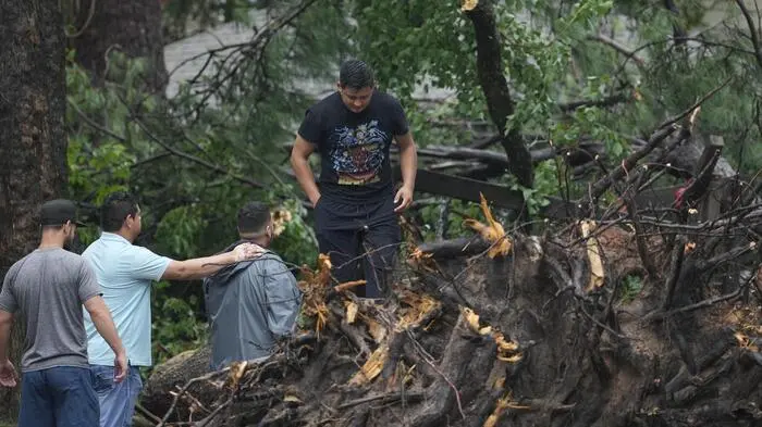 Millionen Menschen in Texas sind weiter ohne Strom, während sich Tropensturm „Beryl“ weiter seinen Weg durch den US-Bundesstaat bahnt.
