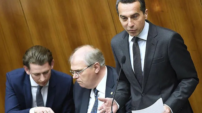Bundeskanzler Christian Kern (SPÖ): "Wenn Verantwortung nicht wahrgenommen, fehlt die Glaubwürdigkeit, dass der Kurs fortgesetzt werden kann. Ich schätze Wolfgang Brandstetter als Justizminister, aber als Vizekanzler ist er im Lichte der Erfahrungen der vergangenen zwölf Monate kein belastbares Angebot."