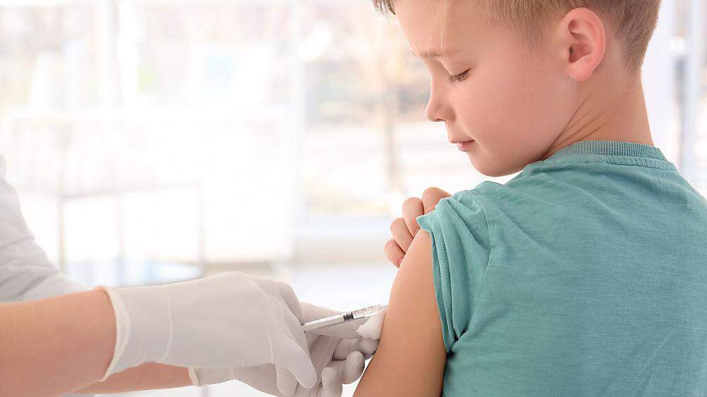 Kinder erhalten ein Drittel der üblichen Dosis des Pfizer-Impfstoffs mit dem Namen Comirnaty und Kinderärzte werden die Dosis verabreichen