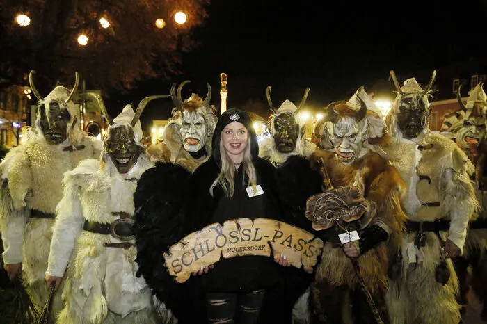 Über 350 Krampusse und Perchten in 32 höllischen Gruppen...