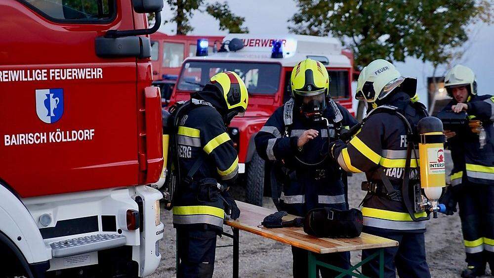 26 Personen der Feuerwehren Bairisch Kölldorf (Einsatzleitung), Bad Gleichenberg, Trautmannsdorf und Merkendorf konnten den Brand unter Atemschutz rasch unter Kontrolle bringen
