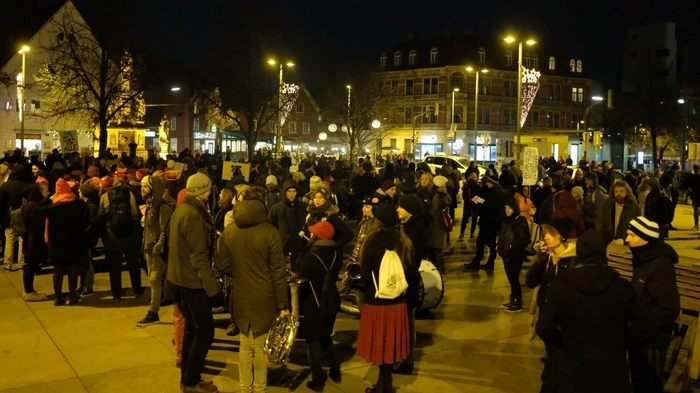 29. November, kurz vor 17 Uhr: Die Teilnehmer versammeln sich am Lendplatz.