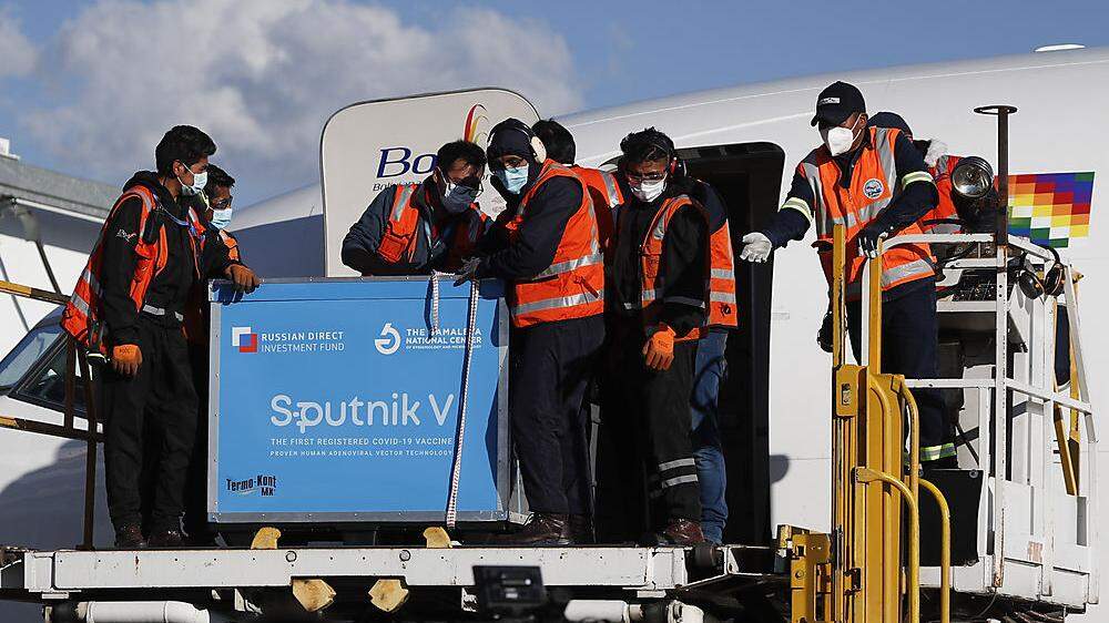 Sputnik-Lieferung bei der Ankunft in Bolivien