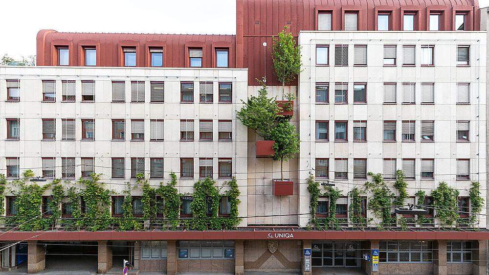 Die Uniqa-Fassade in der Annenstraße: 500 Quadratmeter sollen bis 2022 begrünt sein.