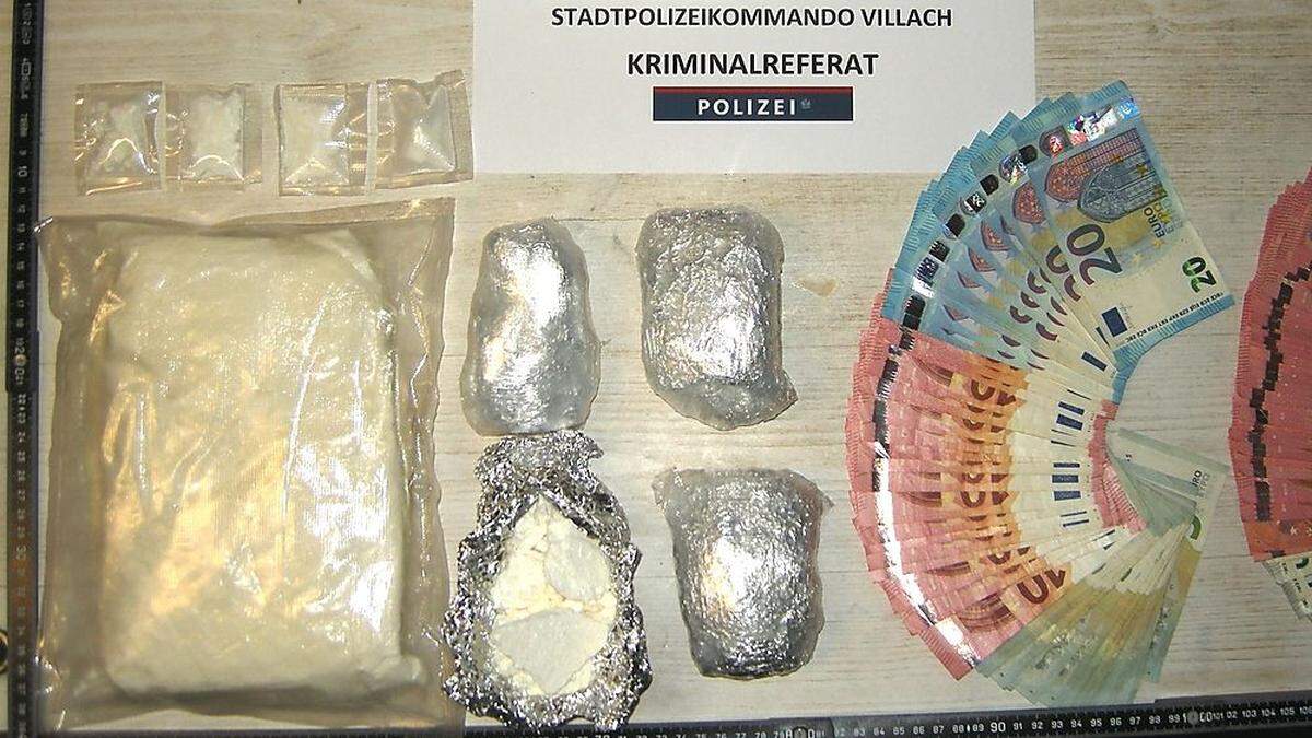 Die Polizei stellte bei den Verdächtigen Drogen und Bargeld sicher